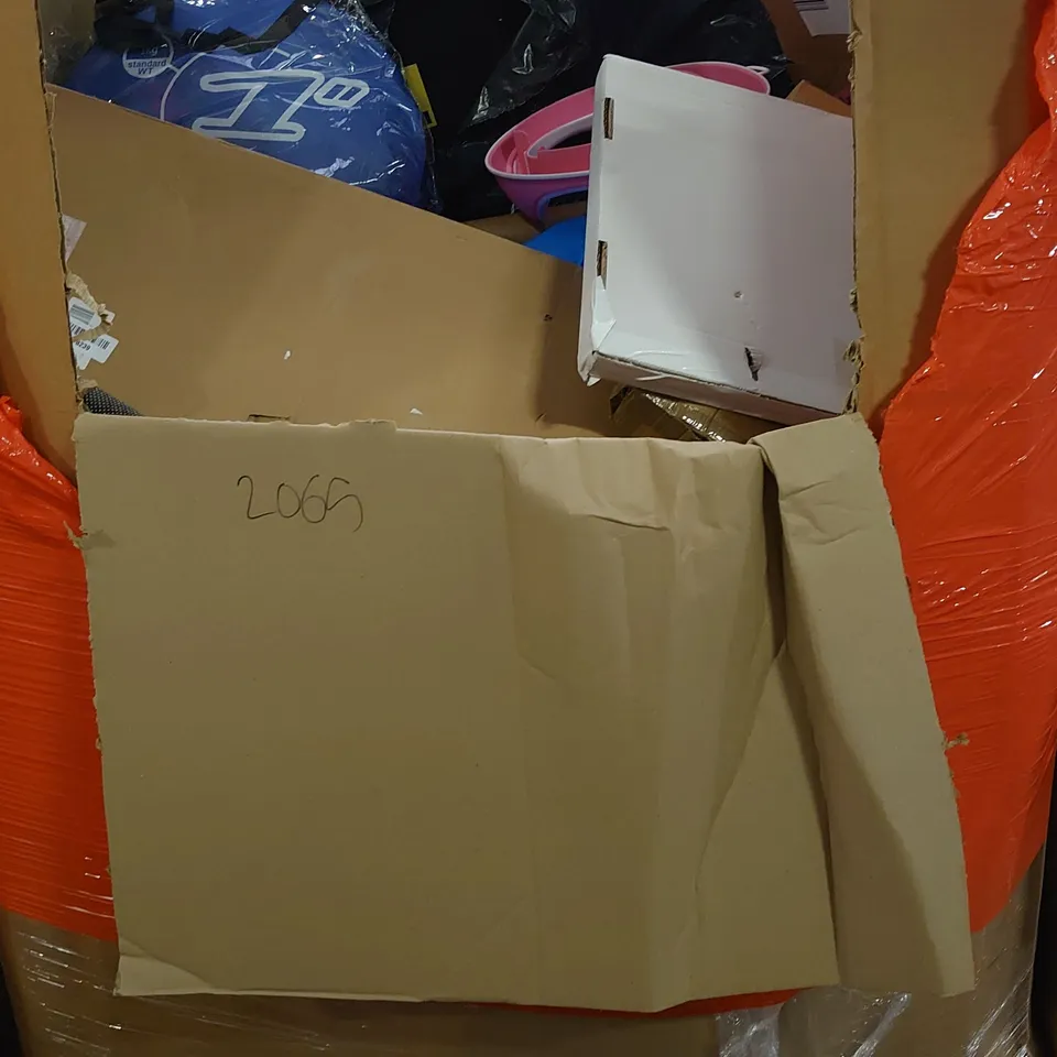 UNPROCESSED PALLET OF ASSORTED ITEMS TO INCLUDE COMPUTER CASE, TOILET SEATS AND POP UP TENTS