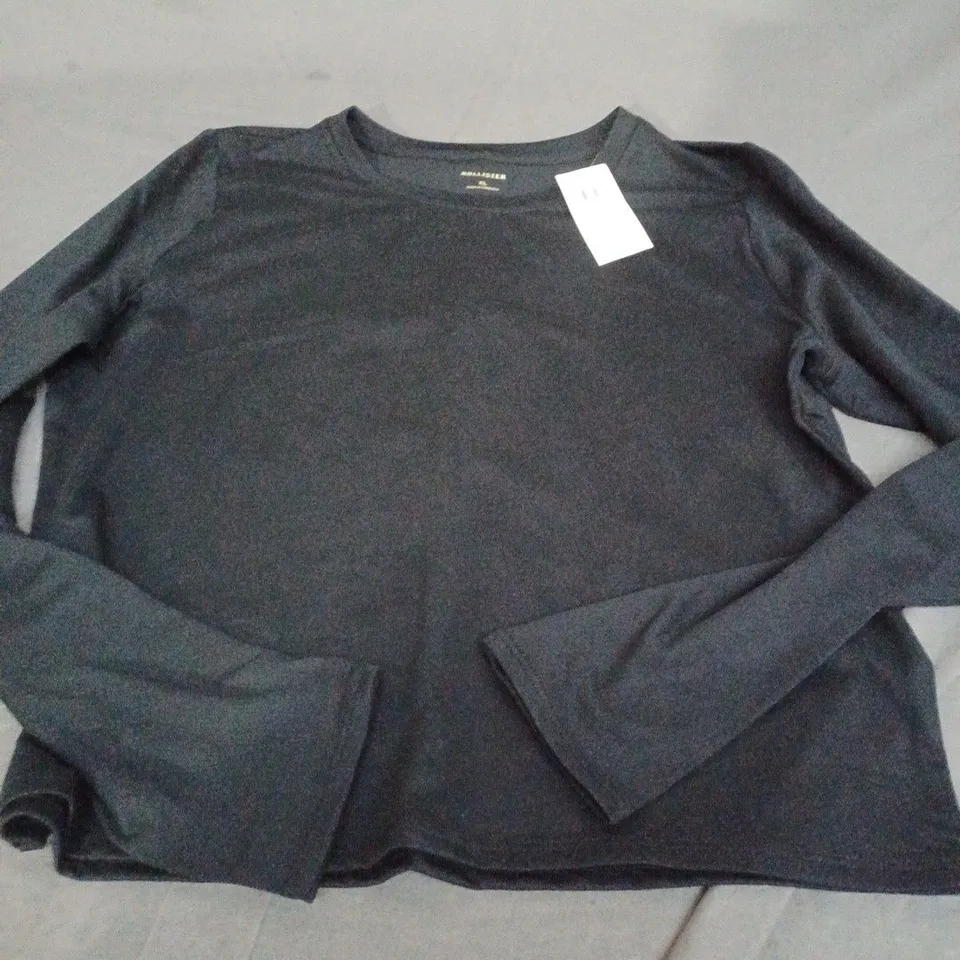 HOLLISTER BLACK STRECH TOP - XL