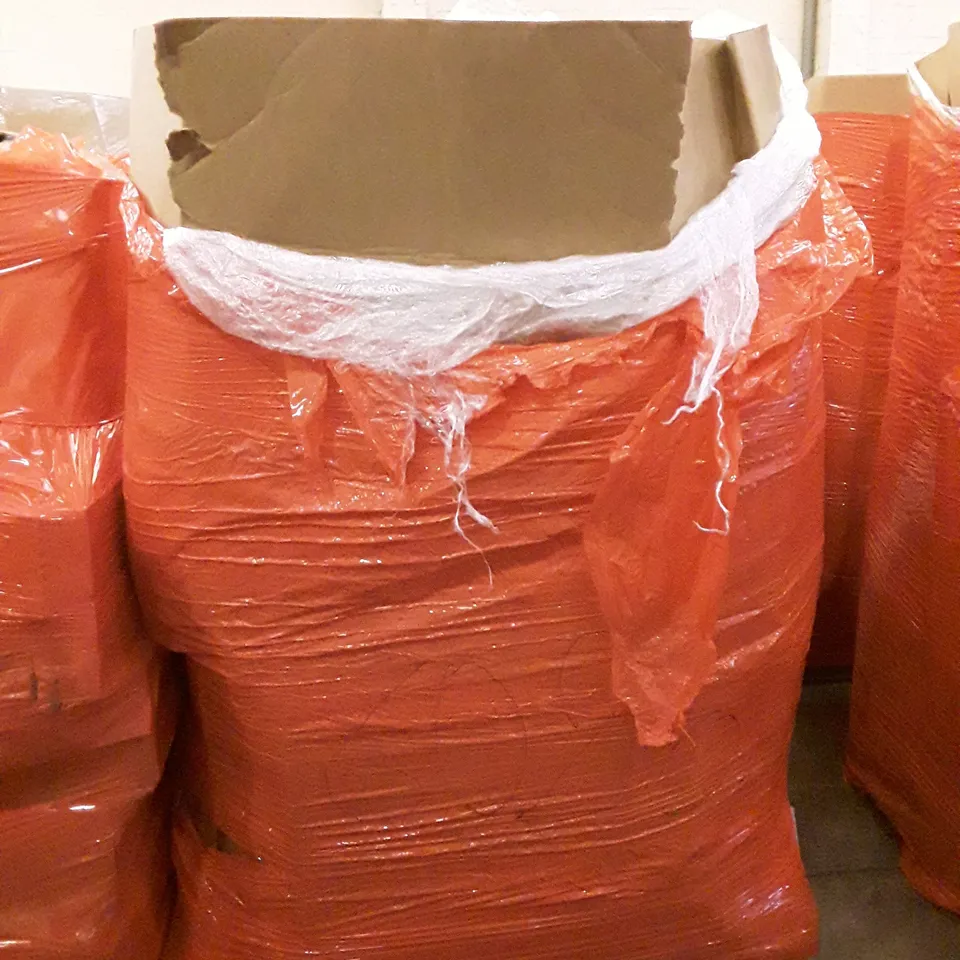 PALLET OF ASSORTED PRODUCTS INCLUDING TOILET SEAT, 2.6M TELESCOPIC LADDER, METAL FRAME MIRROR, CHRISTMAS TREE 
