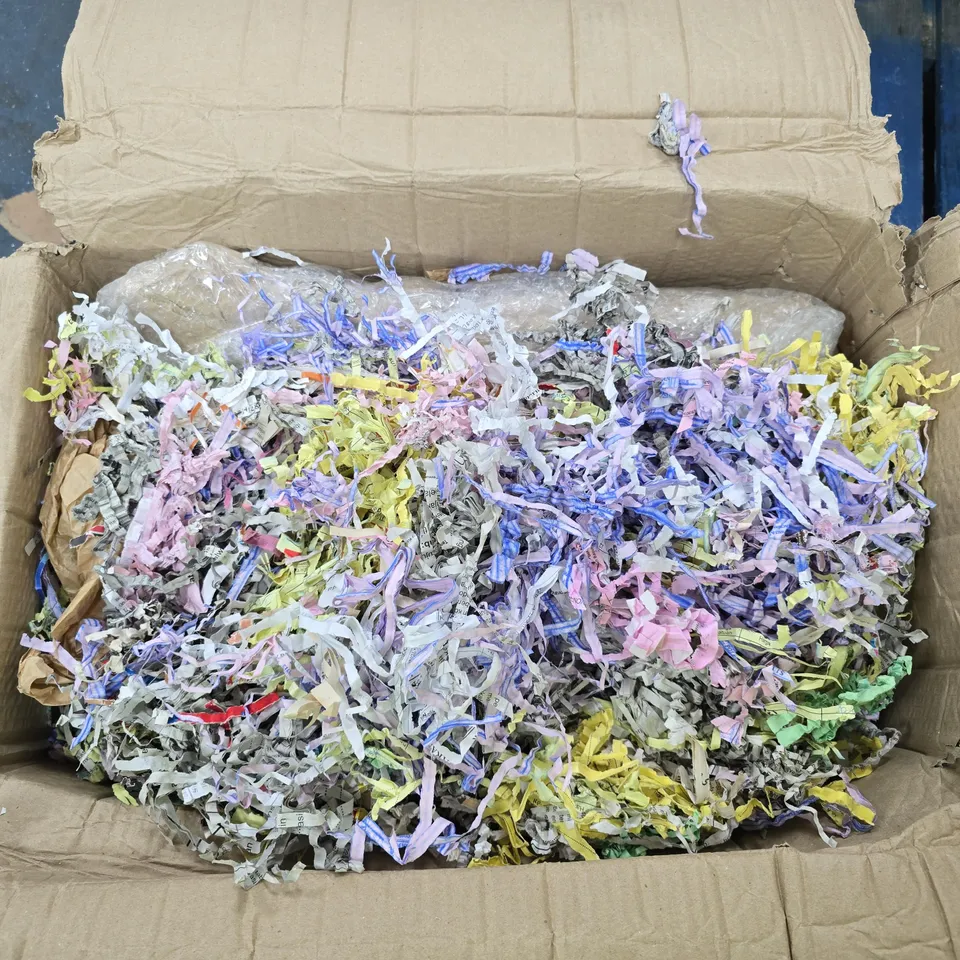BOX OF APPROXIMATELY 7 DECORATIVE WOOD TEA LIGHT CANDLE HOLDERS