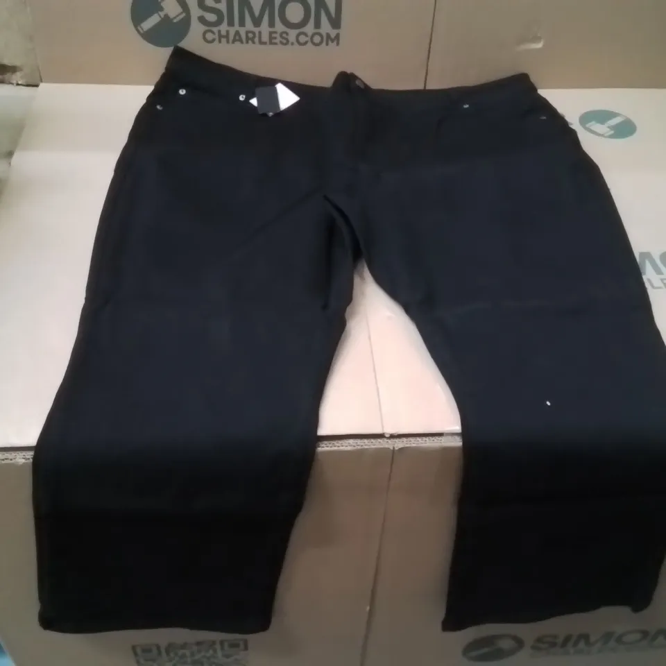 BOXED BRAND NEW APPROXIMATELY 15 JULIPA BOOT CUT JEANS BLACK SIZE 28