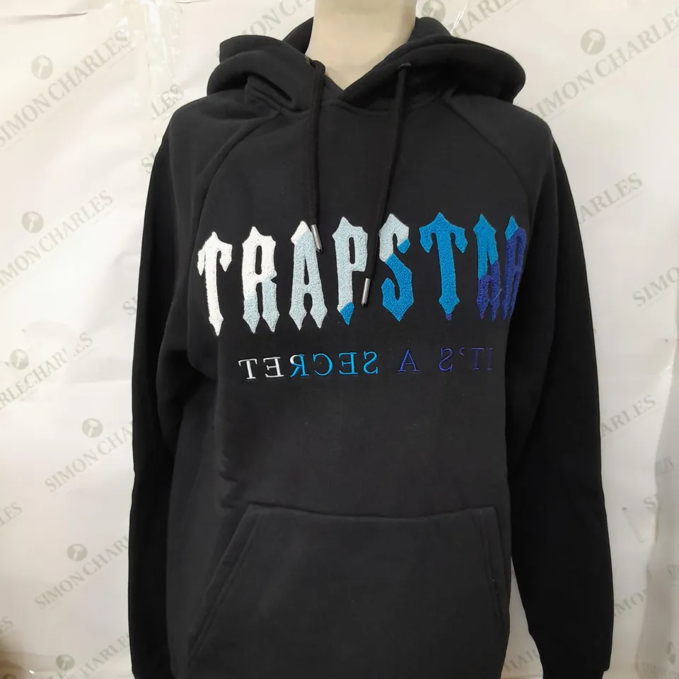 TRAPSTAR LOGO JUMPER IN BLACK & BLUE - SIZE SMALL