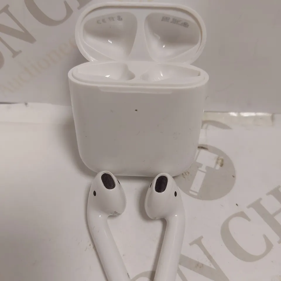 APPLE AIRPODS - 2ND GENERATION
