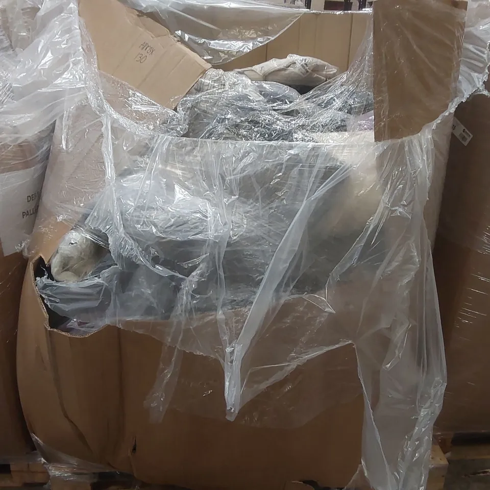 PALLET CONTAINING APPROXIMATELY 100x BRAND NEW ASSORTED DESIGNER CLOTHING ITEMS INCLUDING: JD WILLIAMS JACKETS. SIMPLY BE JACKETS ECT