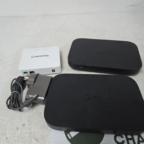 APPROXIMATELY 10 ASSORTED ELECTRICAL PRODUCTS TO INCLUDE TV BOX, NETWORK CABLES, POWER SUPPLY ETC
