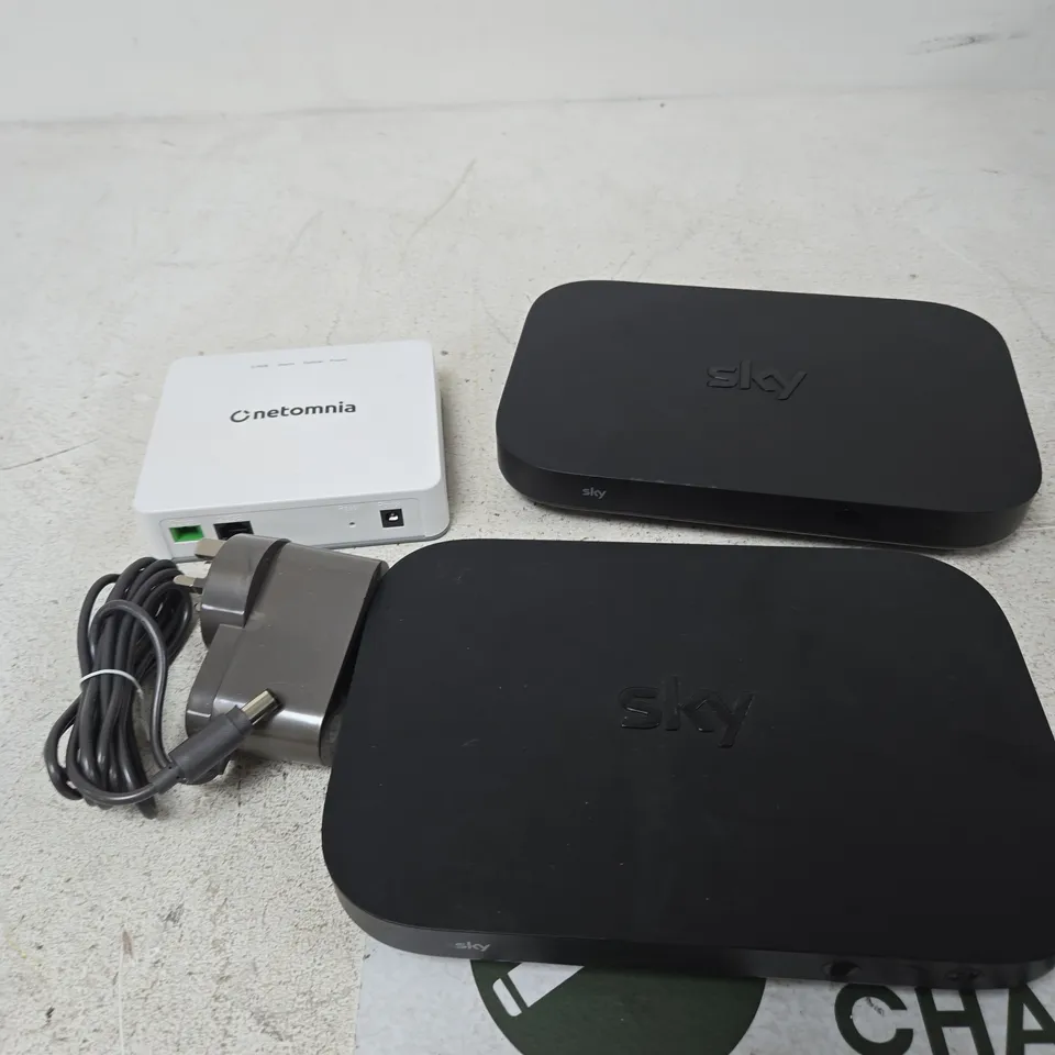 APPROXIMATELY 10 ASSORTED ELECTRICAL PRODUCTS TO INCLUDE TV BOX, NETWORK CABLES, POWER SUPPLY ETC