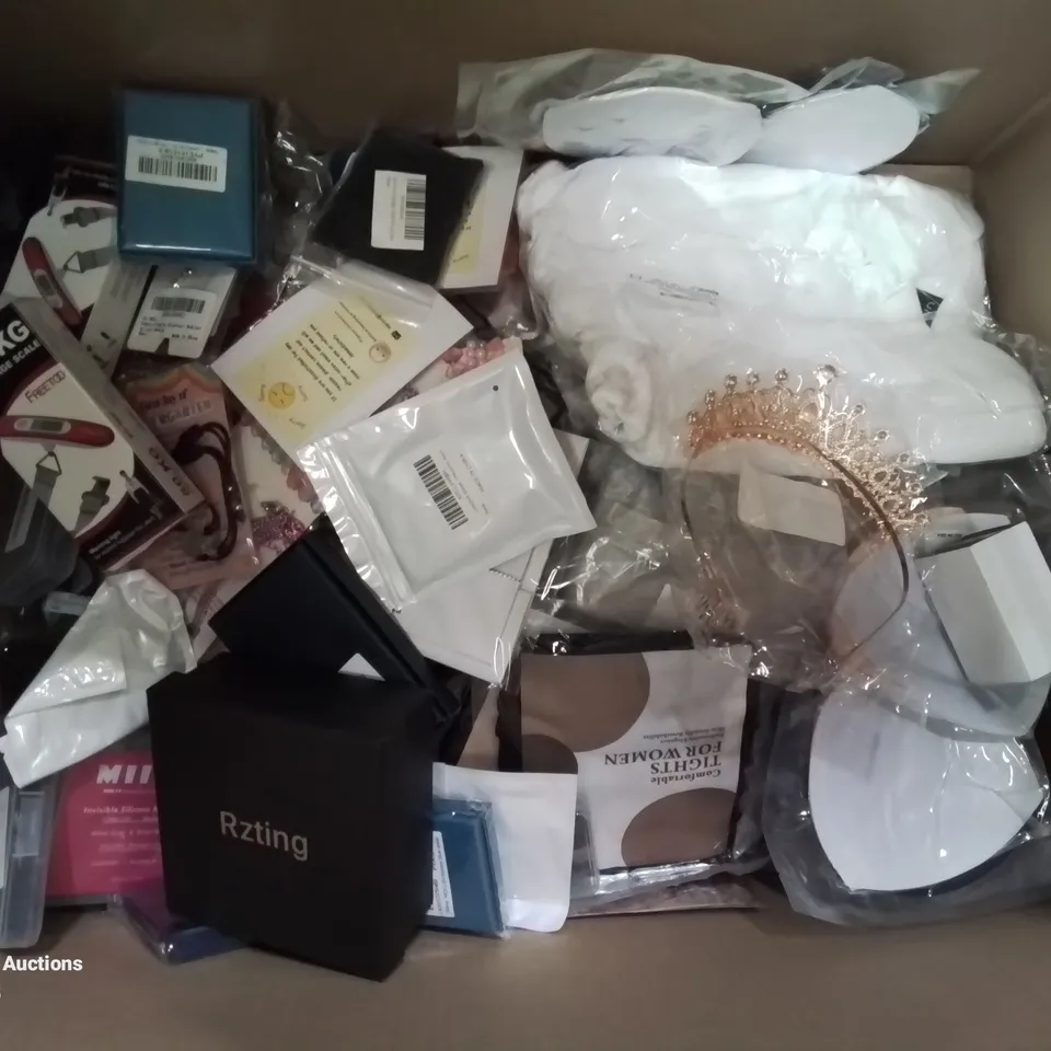 BOX CONTAINING LARGE AMOUNT OF MIXED FASHION ITEMS TO INCLUDE: LARGE AMOUNT OF SILVER PLATE AND COSTUME JEWELLERY, CLOTHING ITEMS ETC.	