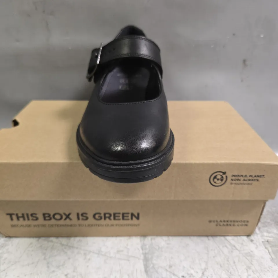 BOXED PAIR OF CLARKS BUCKLE STRAP SHOES IN BLACK SIZE UK 4
