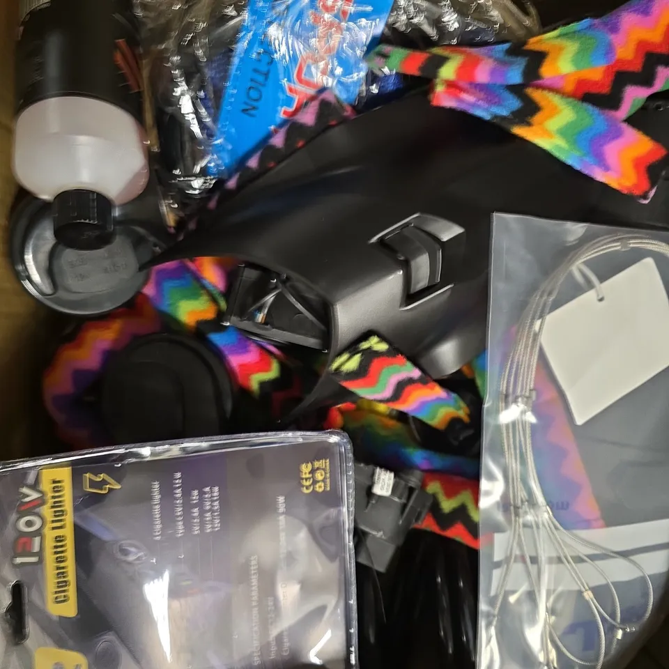 APPROXIMATELY 15 ASSORTED VEHICLE PARTS/ACCESSORIES TO INCLUDE TOOLS, CHARGING SOCKETS, CLEANING SOLUTION ETC 