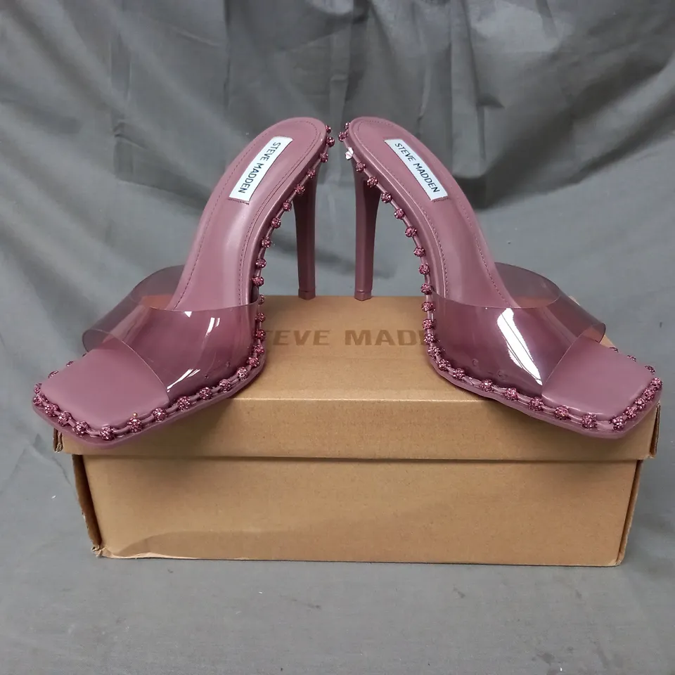 BOXED PAIR OF STEVE MADDEN ZENDAYA OPEN TOE HEELED SANDALS IN ROSE UK SIZE 7