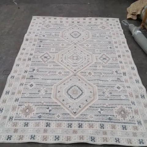 QUALITY DESIGNER AREA RUG - APPROXIMATELY 282X192CM
