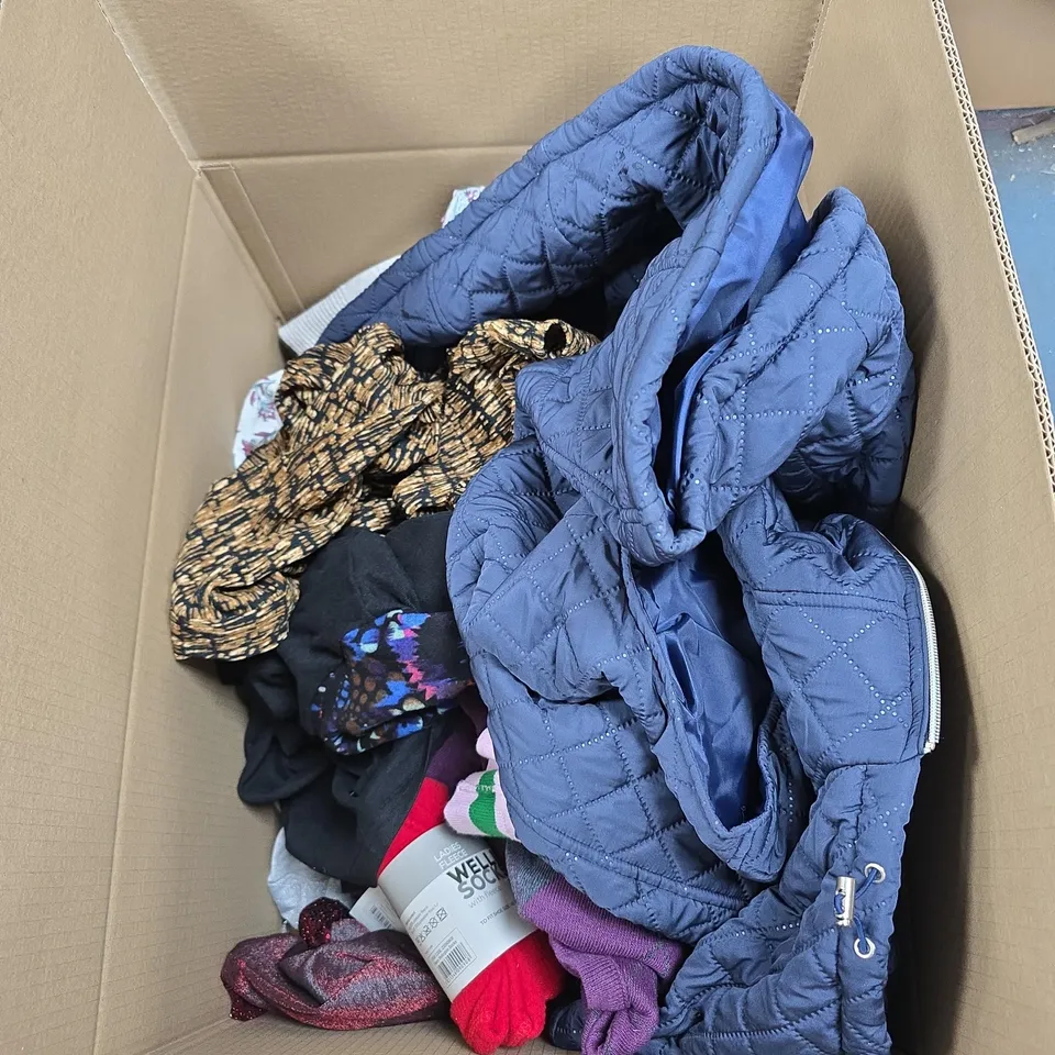 BOX OF APPROXIMATELY 20 ASSORTED HOUSEHOLD ITEMS TO INCLUDE BUBBLE UP SET, HAND BAG, CLOTHING ETC