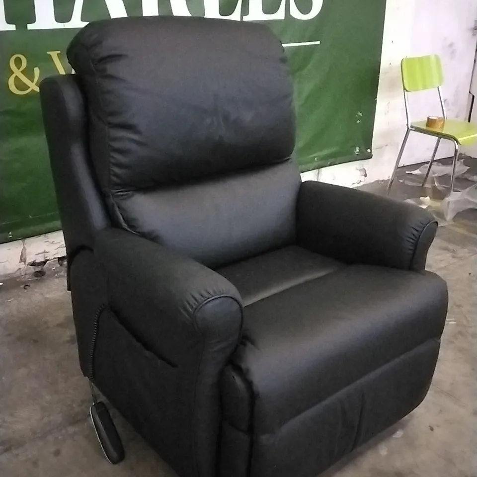 QUALITY BRITISH DESIGNED & MANUFACTURED G PLAN NEWMARKET LARGE DUAL ELEVATE CAMBRIDGE BLACK LEATHER ARMCHAIR