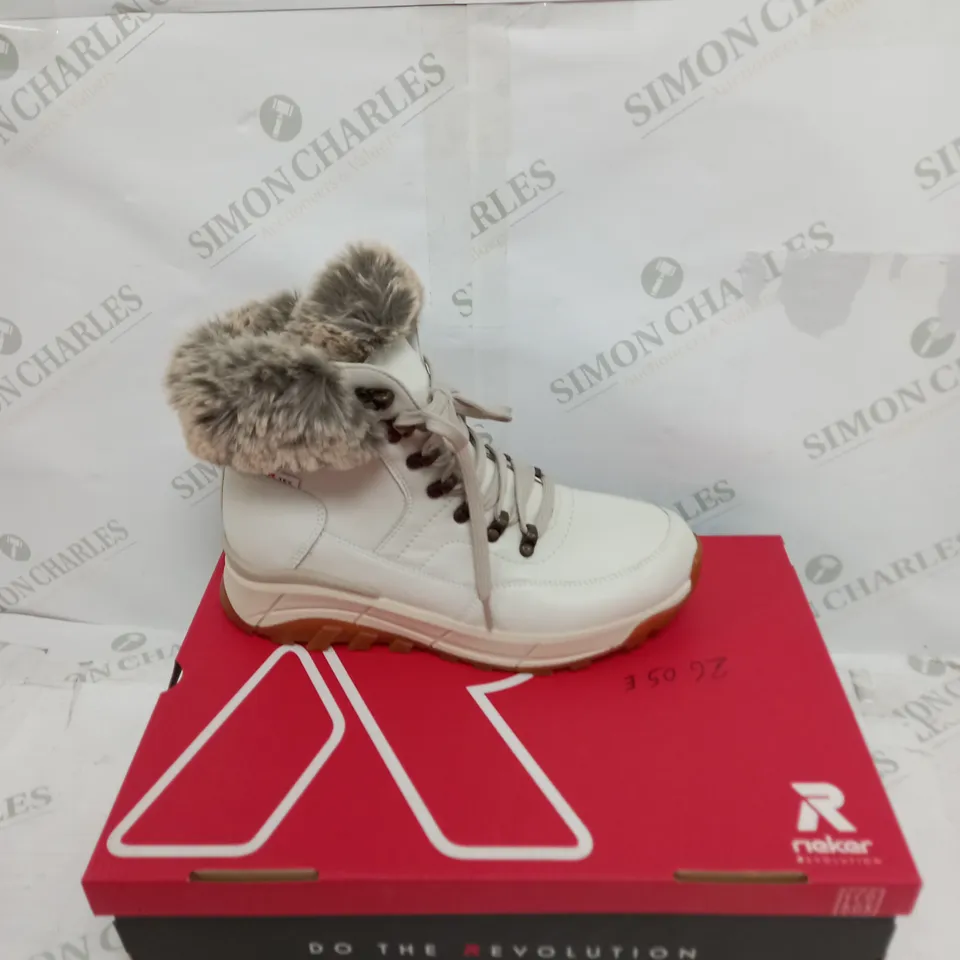 BOXED RIEKER REVOLUTION FUR HIKING BOOTS WHITE SIZE 7.5 