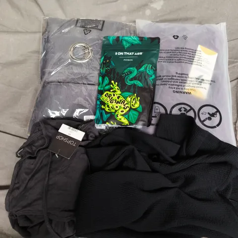 APPROXIMATELY 25 ASSORTED CLOTHING ITEMS IN VARIOUS SIZES, STYLES & COLOURS TO INCLUDE BRANDS SUCH AS RIVER ISLAND, ON THAT ASS, TOPSHOP, ETC - COLLECTION ONLY