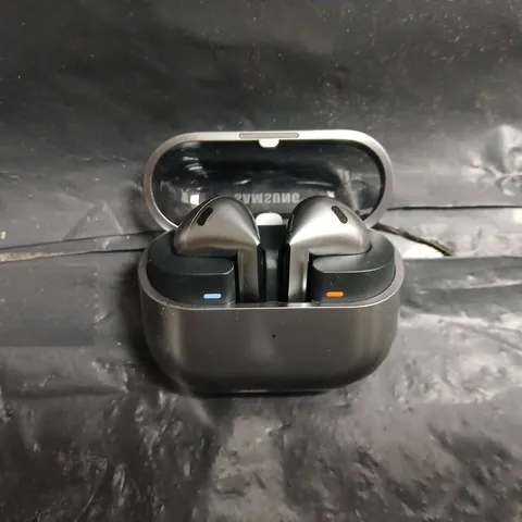 SAMSUNG GALAXY BUDS3 WIRELESS EARBUDS WITH CHARGING CASE – BOXED