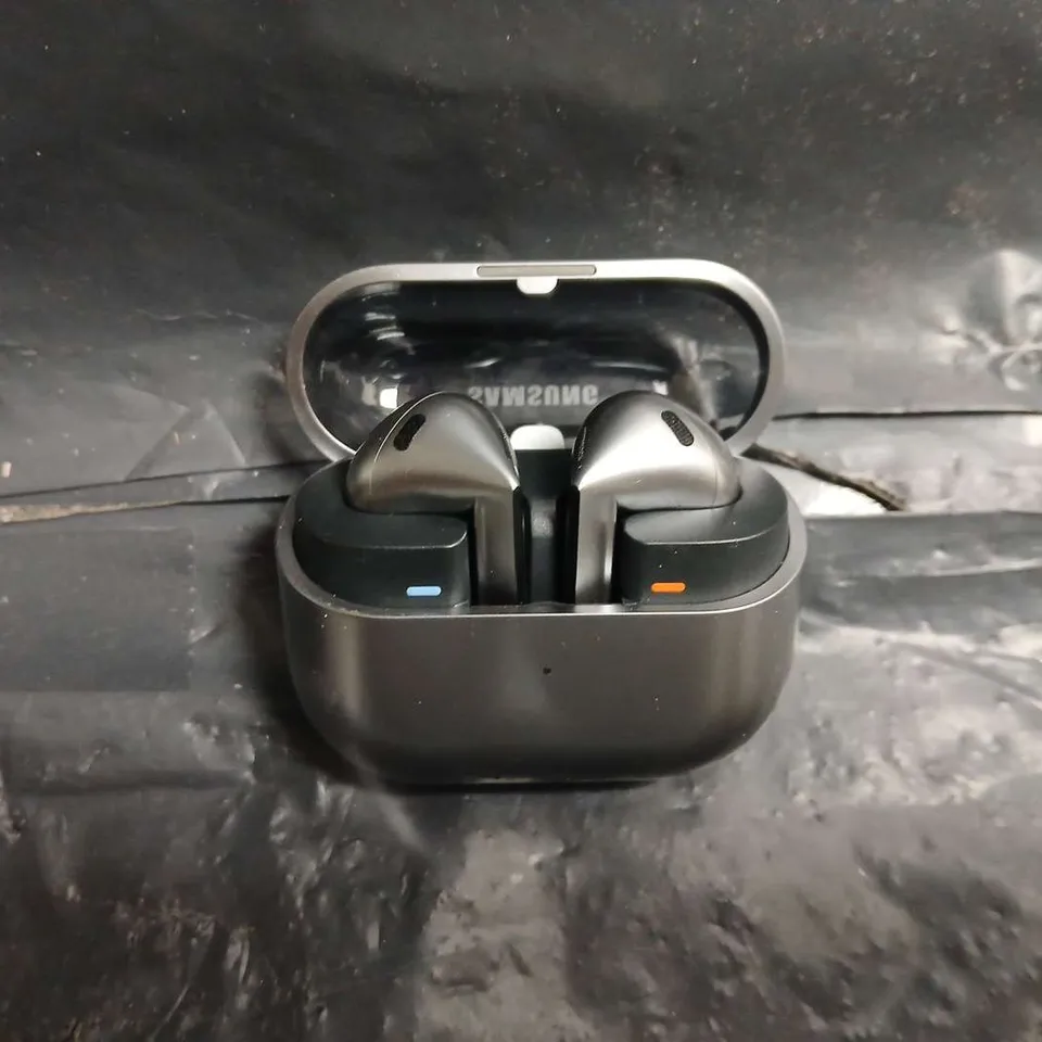 SAMSUNG GALAXY BUDS3 WIRELESS EARBUDS WITH CHARGING CASE – BOXED