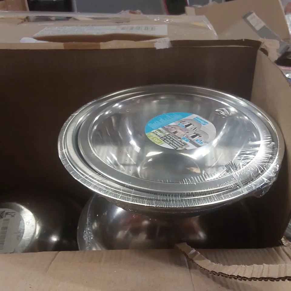 PALLET TO CONTAINING A VERY LARGE QUANTITY OF METAL MIXING BOWLS