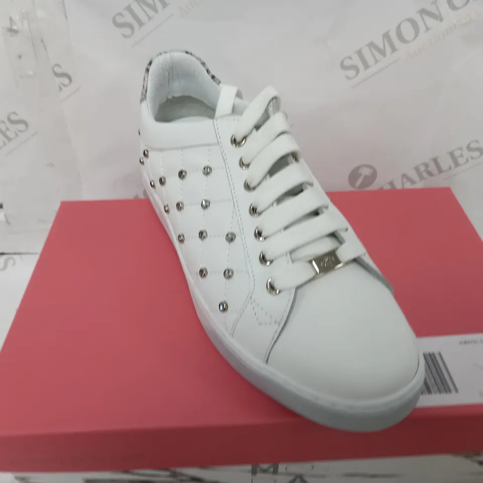 BOXED MODA SIZE 39 WHITE LEATHER ADELAID LACE UP QUILTED TRAINERS 