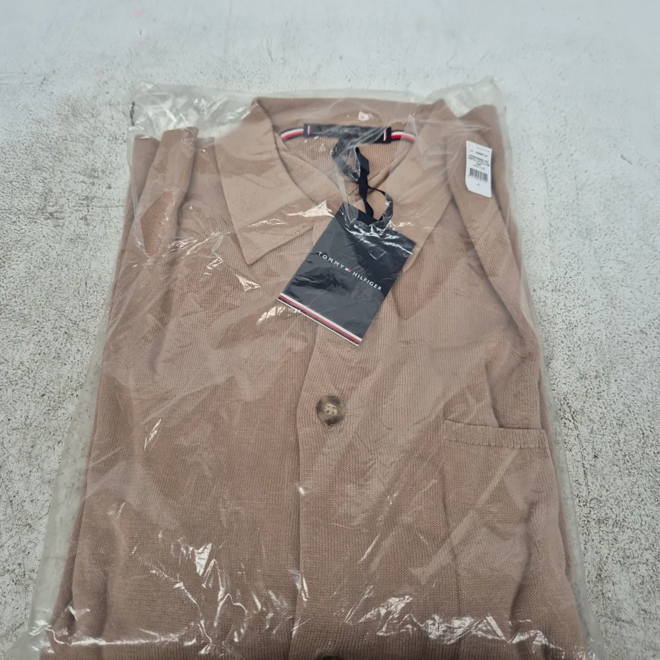 TOMMY HILFIGER ESSENTIAL COTTON LONG SLEEVE OVER SHIRT – COASTAL TAUPE, XL (MEN'S)