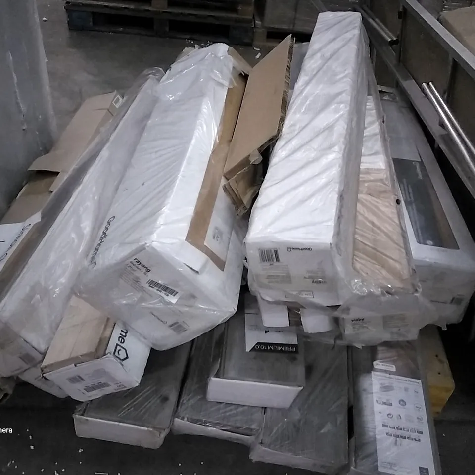 PALLET OF APPROXIMATELY 14 ASSORTED CLIC CLAC FLOORING 