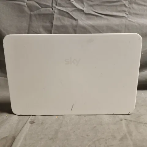 SKY SR213-02-UK WI-FI ROUTER IN WHITE