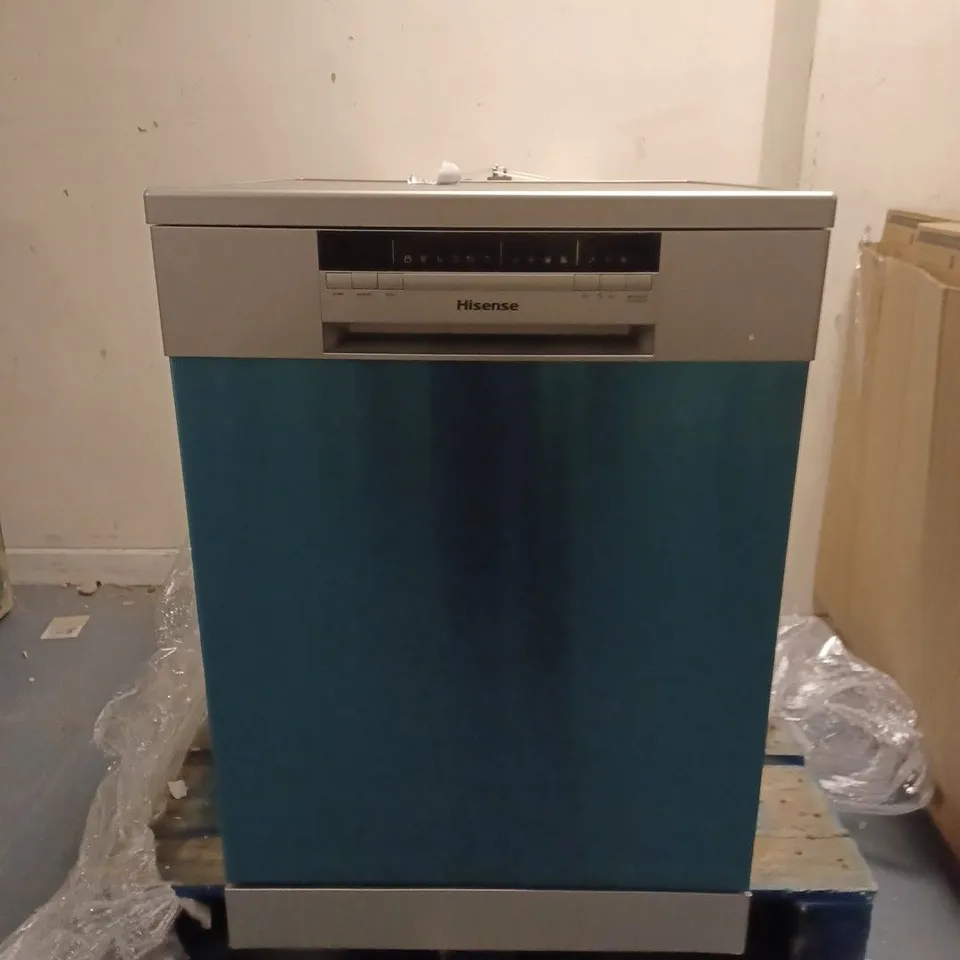 HISENSE HS60240XUK FREESTANDING STANDARD DISHWASHER - COLLECTION ONLY 