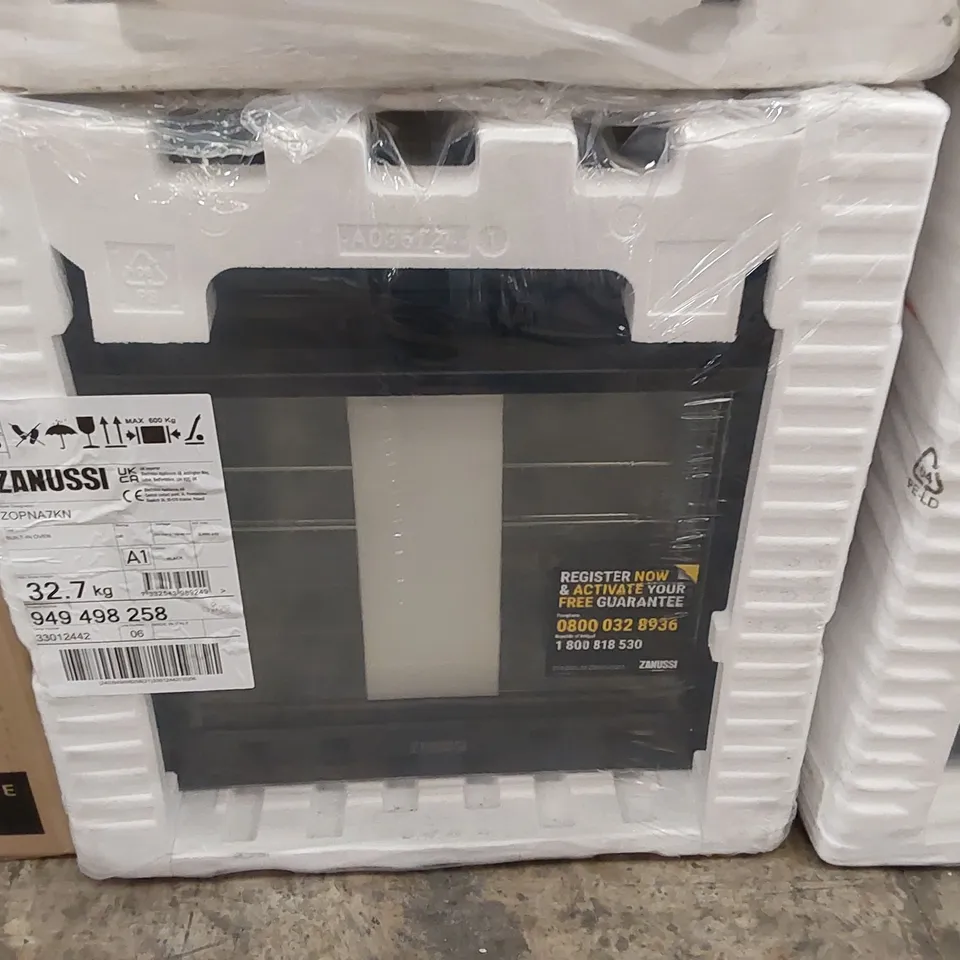ZANUSSI ZOPNA7KN BUILT IN ELECTRIC SINGLE OVEN AND PYROLYTIC CLEANING - BLACK - A+ RATED