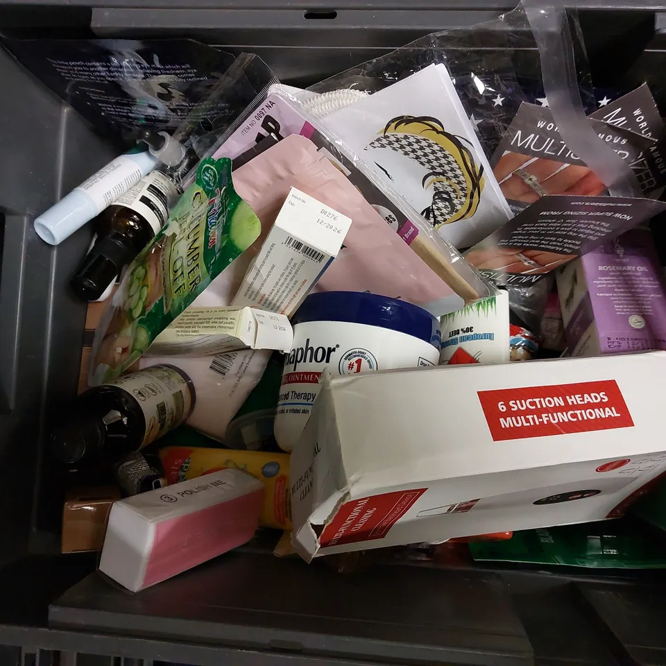 BOX OF APPROX 20 COSMETIC ITEMS TO INCLUDE SANCTUARY SPA BOUNCE BACK BODY BUTTER, BIC FLEX 3 RAZORS, ORAL-B REPLACEMENT HEAD