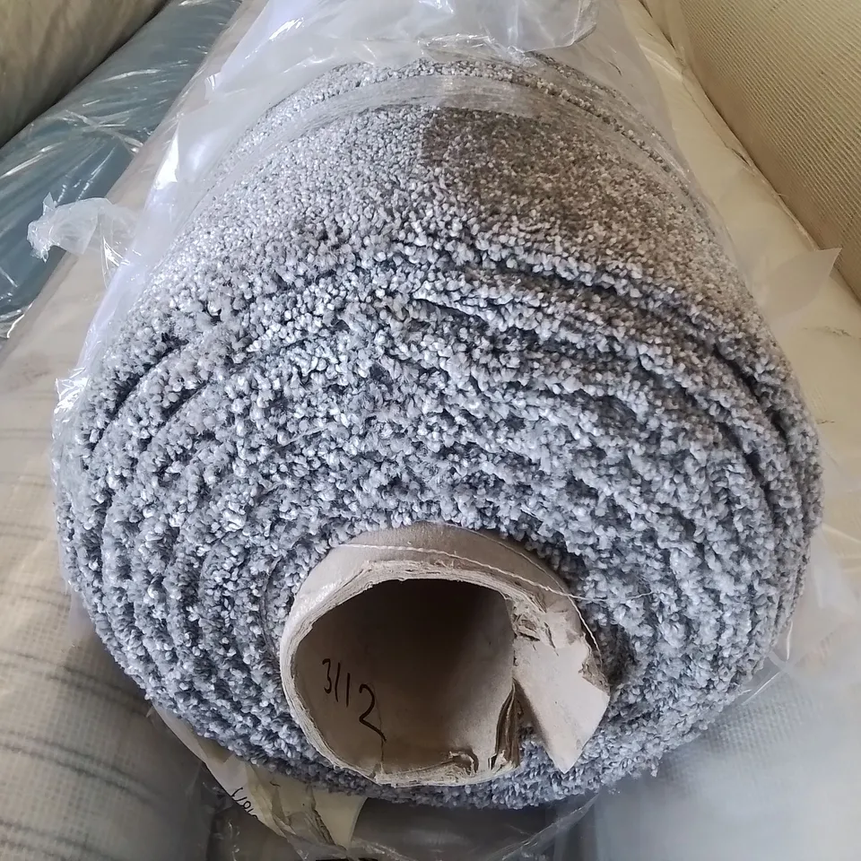 QUALITY ROLL OF CLASSIC CHARM CARPET IN ASH GREY - LENGTH 5.9M X WIDTH 4M
