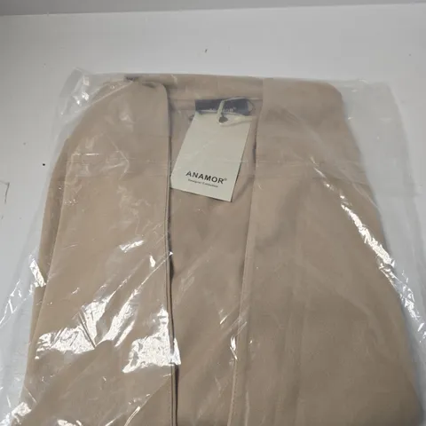 ANAMOR CREPE LAPEL RUCHED SLEEVE BLAZER – CAMEL – UK 20