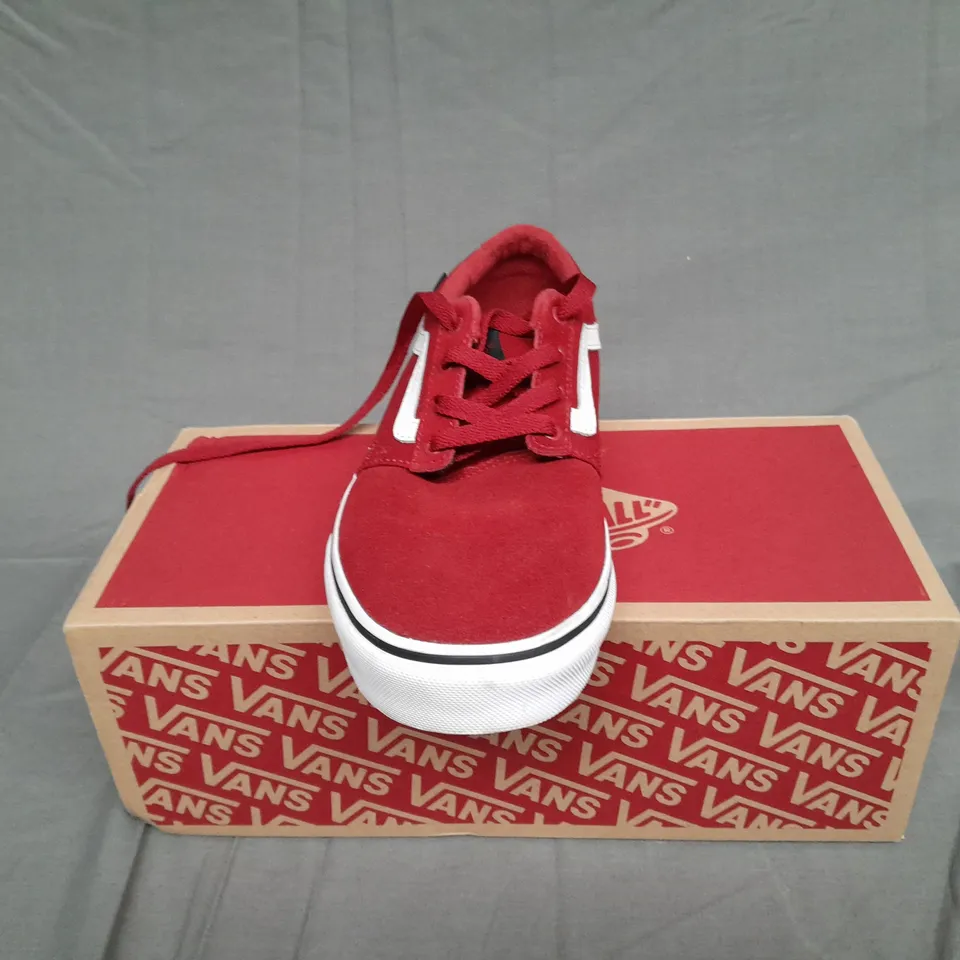 BOXED PAIR OF VANS OLD SKOOL LOW IN RED SIZE 4.5