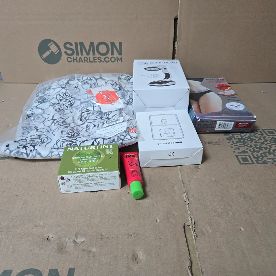 BOX OF APPROXIMATELY 25 ASSORTED HOUSEHOLD ITEMS TO INCLUDE DESK LIGHT, CLOTHING, SMART DOORBELL, PERIOD LEAK PROOF UNDERWEAR ETC
