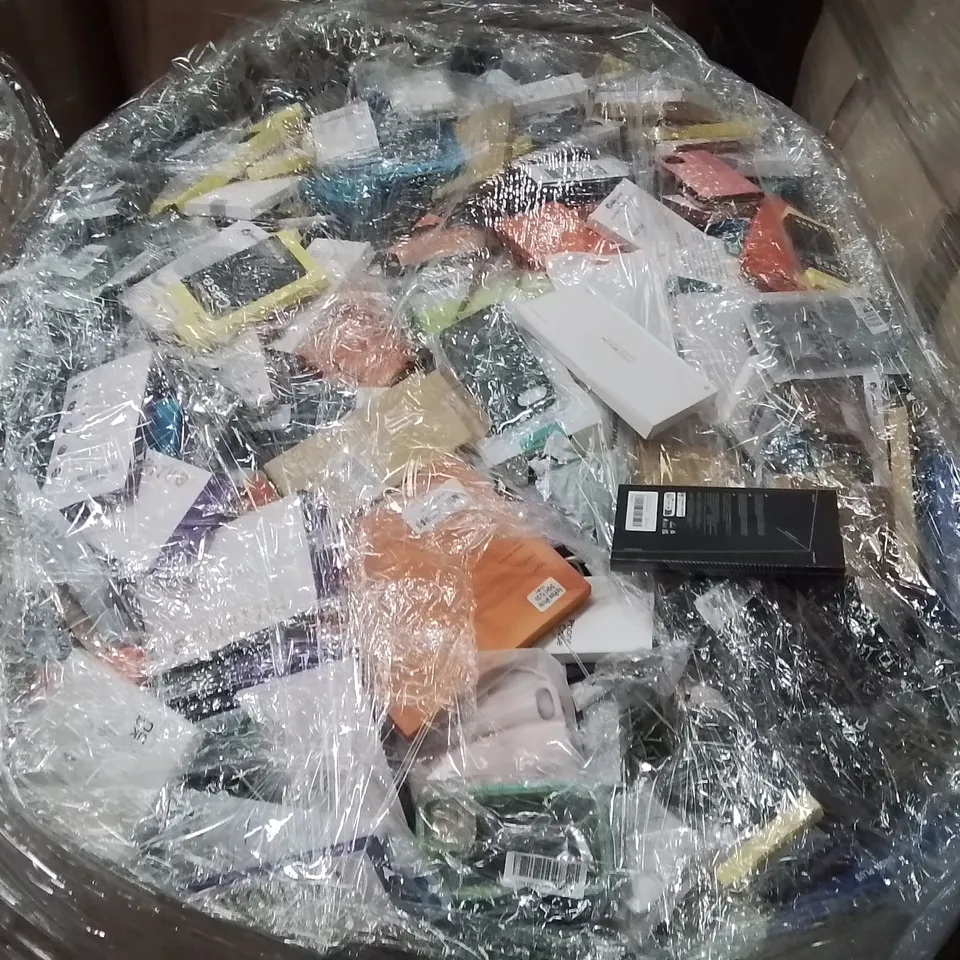 PALLET CONTAINING A LARGE QUANTITY OF PHONE CASES,SCREEN PROTECTORS 