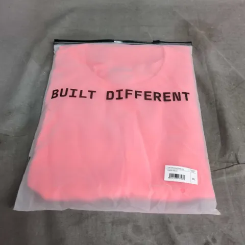 BUILT DIFFERENT CREW NECK TOP IN ORANGE/PINK – SIZE XL