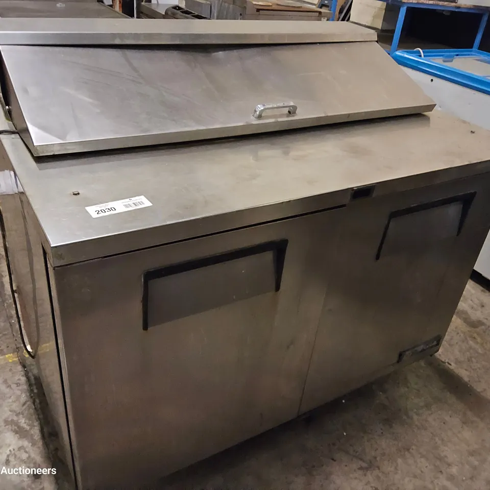 TRUE REFRIGERATED PREP COUNTER FRIDGE