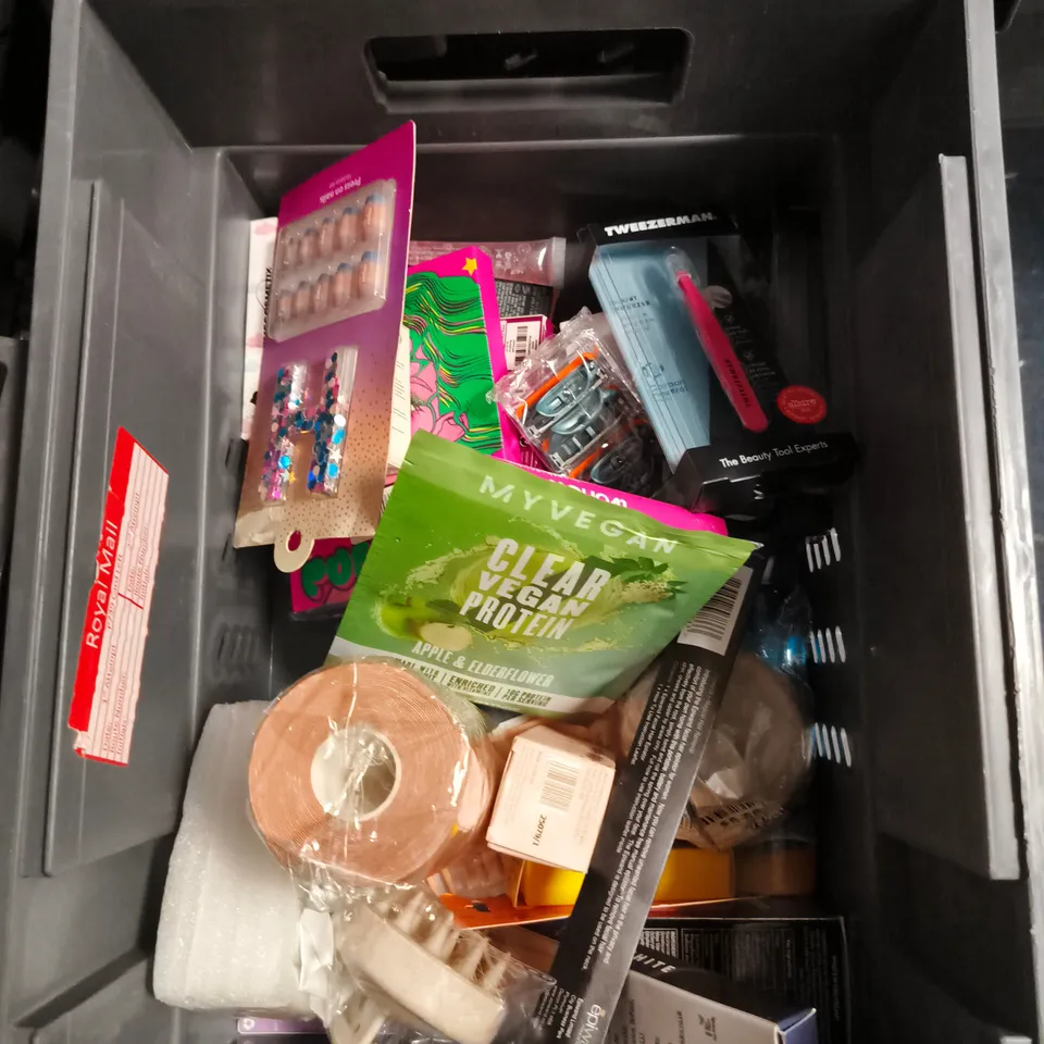 APPROXIMATELY 20 HEALTH AND BEAUTY PRODUCTS TO INCLUDE DOVE BODY WASH, GILLETTE FUSION 5 BLADES AND JOHN FRIEDA SHIMMERING SILVER SHAMPOO