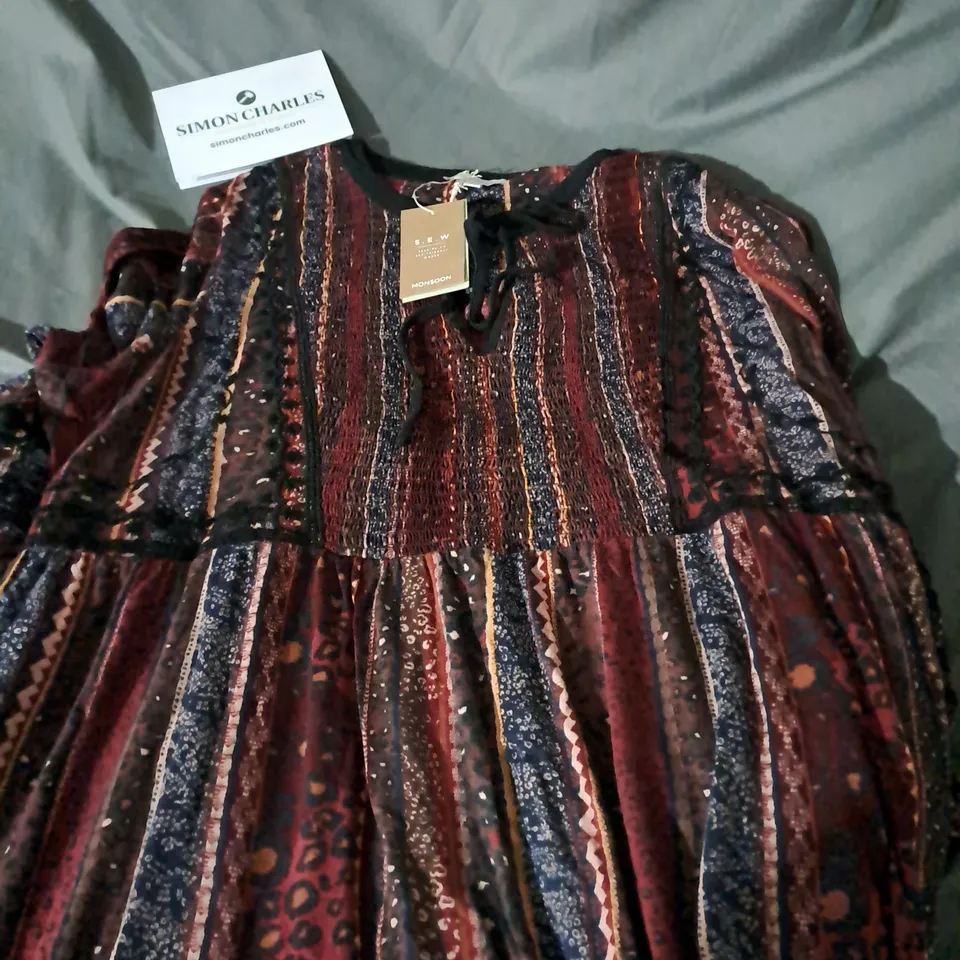 APPROXIMATELY 50 ASSORTED ITEMS OF WOMEN'S CLOTHING TO INCLUDE MONSOON DRESS SIZE XL, APRICOT DRESS SIZE 18, PHASE EIGHT SKIRT SIZE 10 