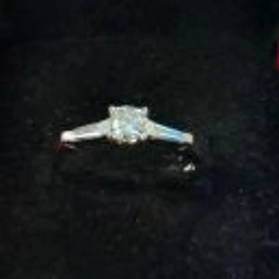 PLATINUM RING SET WTH A NATURAL DIAMOND AND A BAGUETTE TO EACH SHOULDER