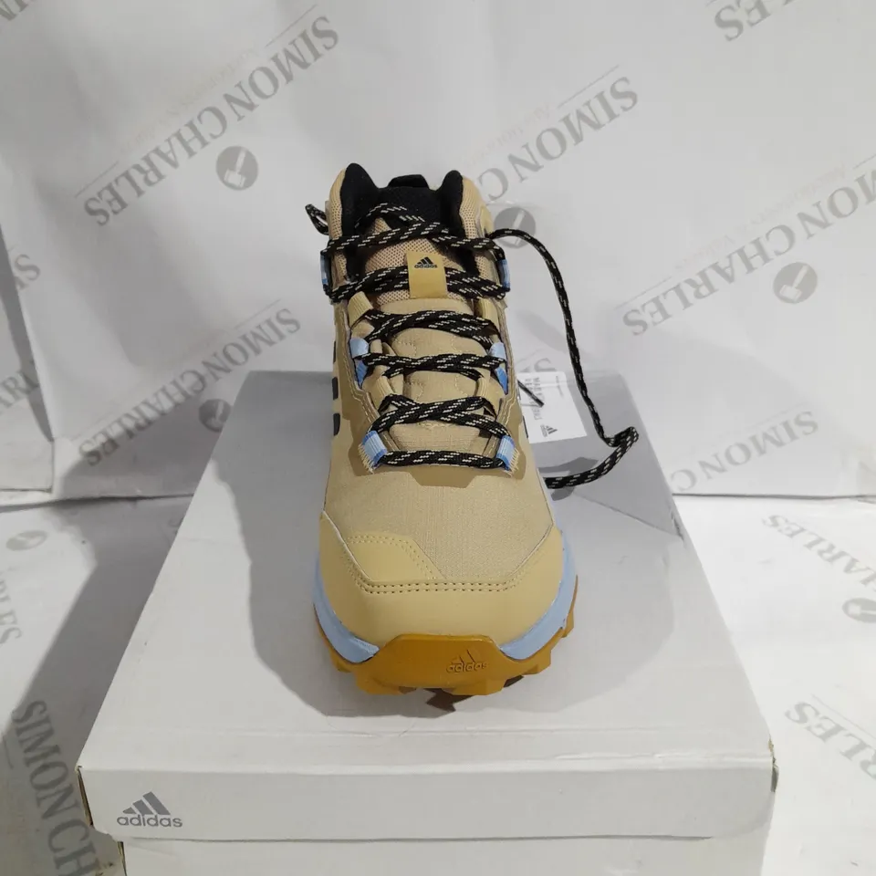 BOXED ADIDAS TERREX TRAINERS SIZE 4.5