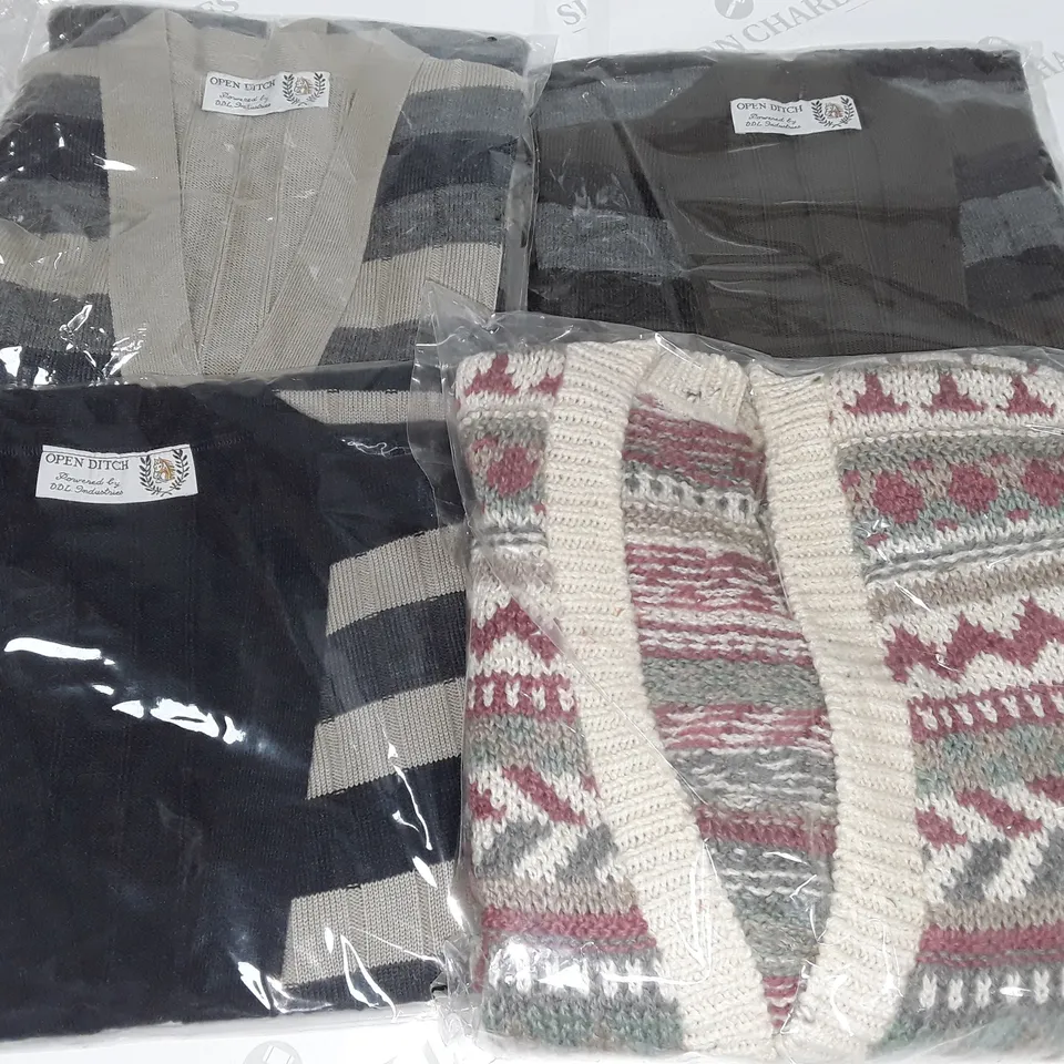 LOT OF APPROXIMATELY 20 ASSORTED BAGGED OPEN DITCH CLOTHING ITEMS - VARIOUS SIZES 