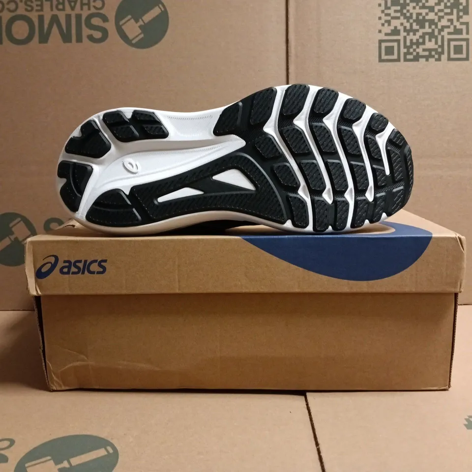 BOXED PAIR OF ASICS TRAINERS IN NAVY/PINK SIZE 6.5
