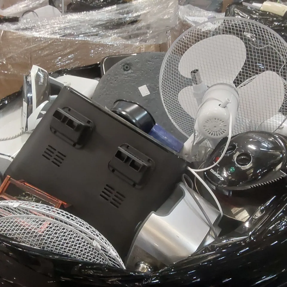 PALLET CONTAINING A VERY LARGE QUANTITY OF ASSORTED ITEMS INCLUDING: AIRFRYERS, FANS, AIR COOLER, RUSSELL HOBBS STEAM IRON, PARASOL BASE ECT
