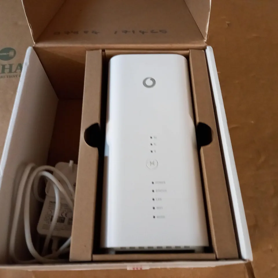 BOXED VODAPHONE GIGACUBE CAT 19 - B8818-263