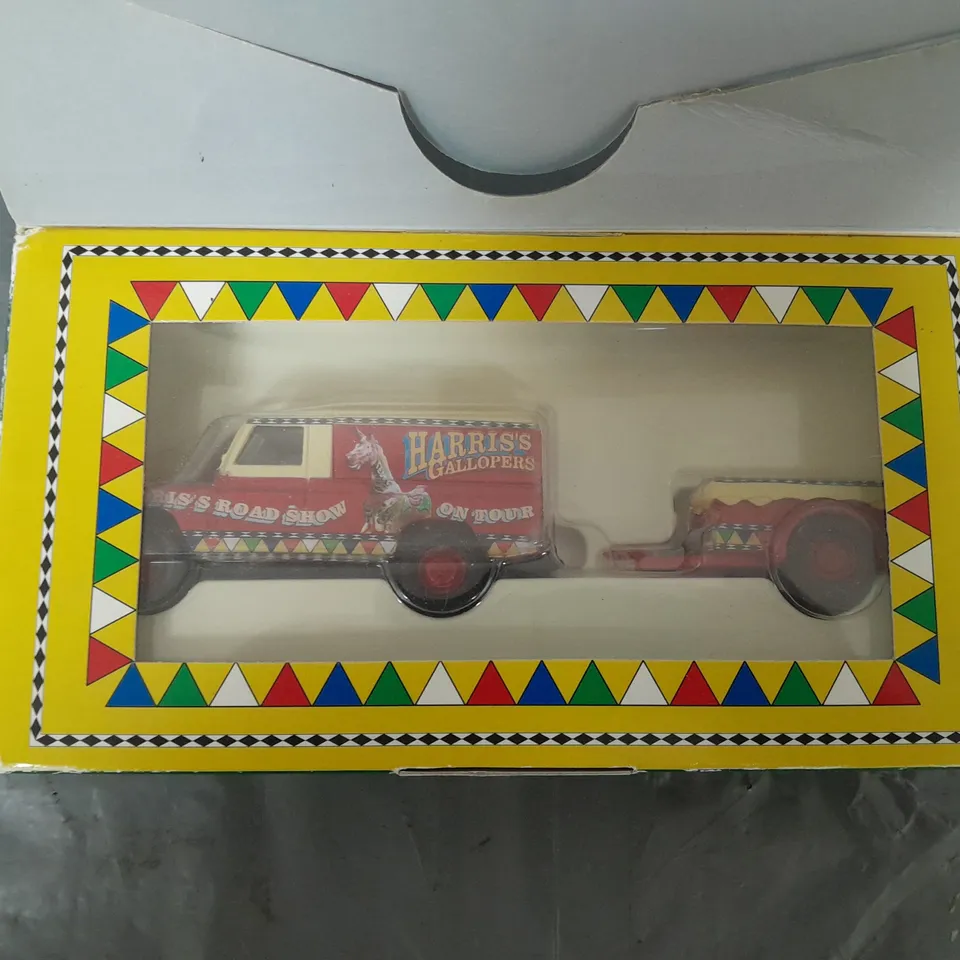 CORGI FAIRGROUND ATTRACTIONS - LAND ROVER AND TRAILER - SCALE 1:43 - CC07401