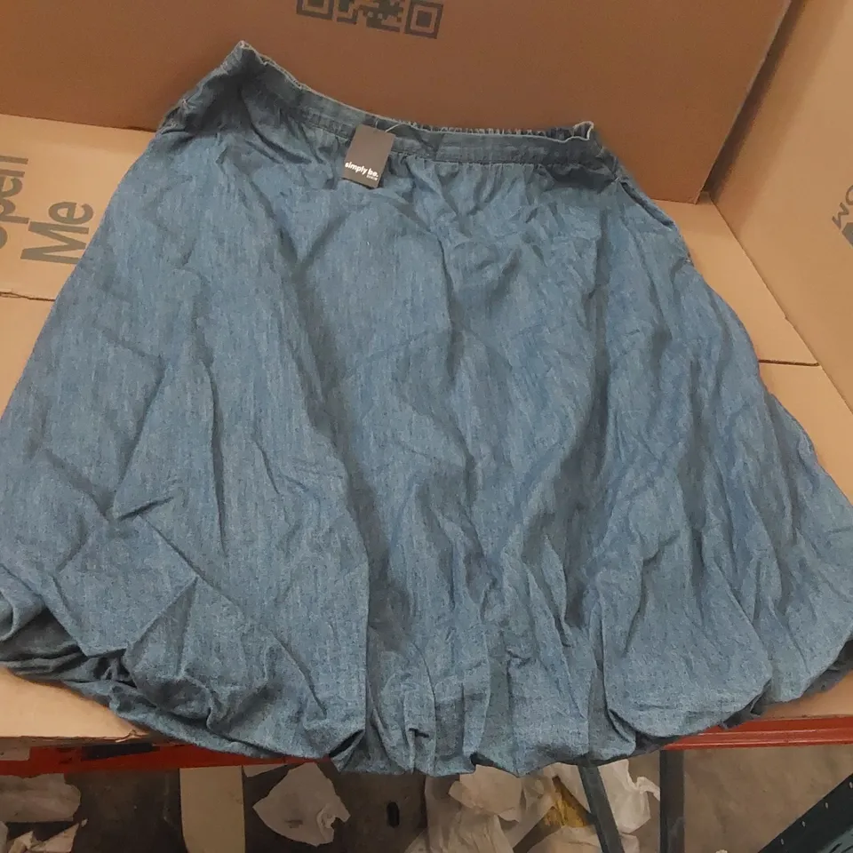 BOX CONTAINING APPROXIMATELY 12x BRAND NEW SIMPLY BE MID BLUE DENIM SKIRTS - SIZE 20