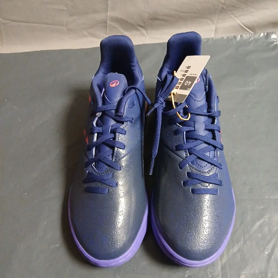 KIPSTA FOOTBALL TRAINERS – BLUE/PURPLE, EU 40 (UK 6) WITH TAG