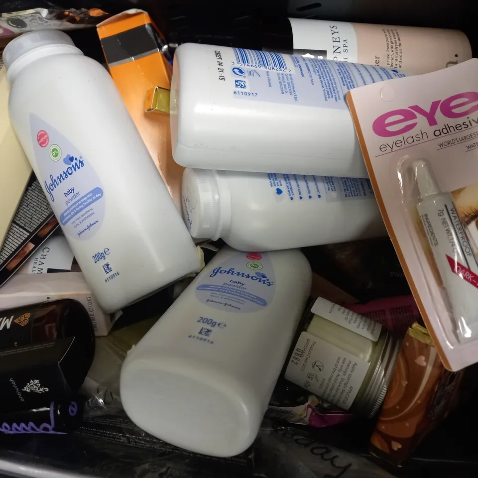 LOT OF APPROXIMATELY 20 ASSORTED HEALTH & BEAUTY ITEMS, TO INCLUDE CBD CREAM, BHA POWER LIQUID, RIMMEL EYE PALLETTE, ETC
