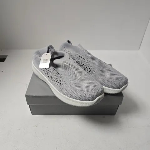 URBAN JACKS NEGRONI GREY KNIT SLIP-ON TRAINERS, UK 8