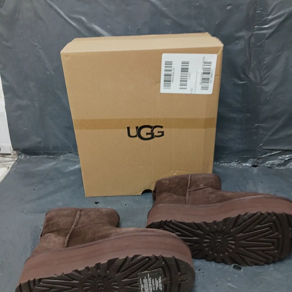 BOXED PAIR OF UGG CLASSIC MINI PLATFORM ANKLE BOOTS SIZE 5